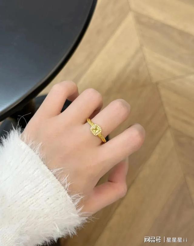 PP电子-年少不爱黄金香如今懂它保值强！戴对款才显面子